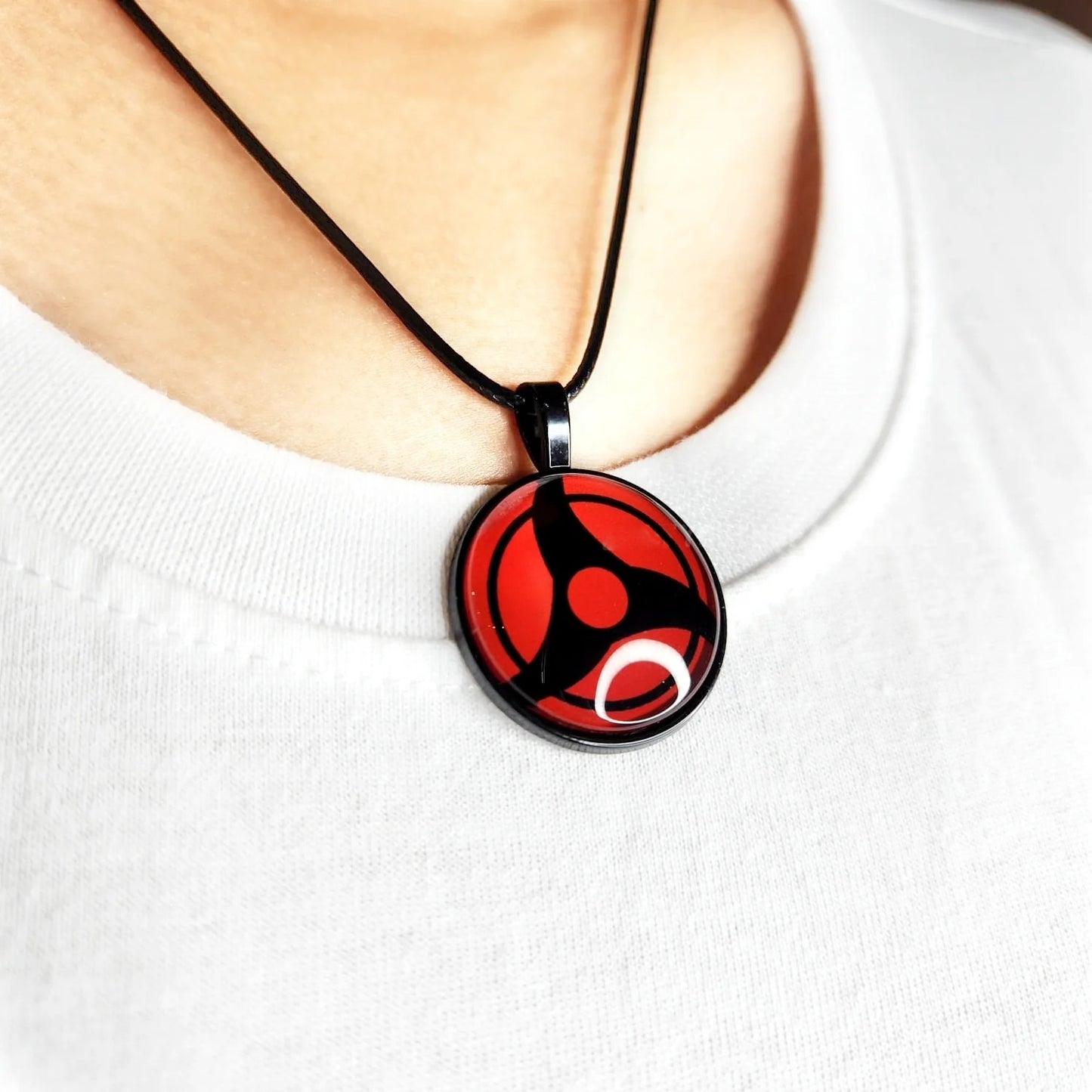 Itachi sharingan pendant